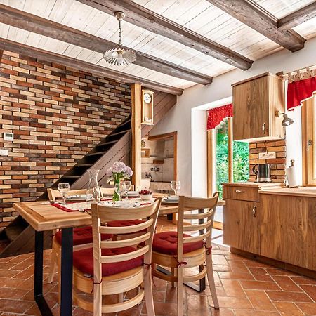 House By The Stream - Happy Rentals Avce ภายนอก รูปภาพ