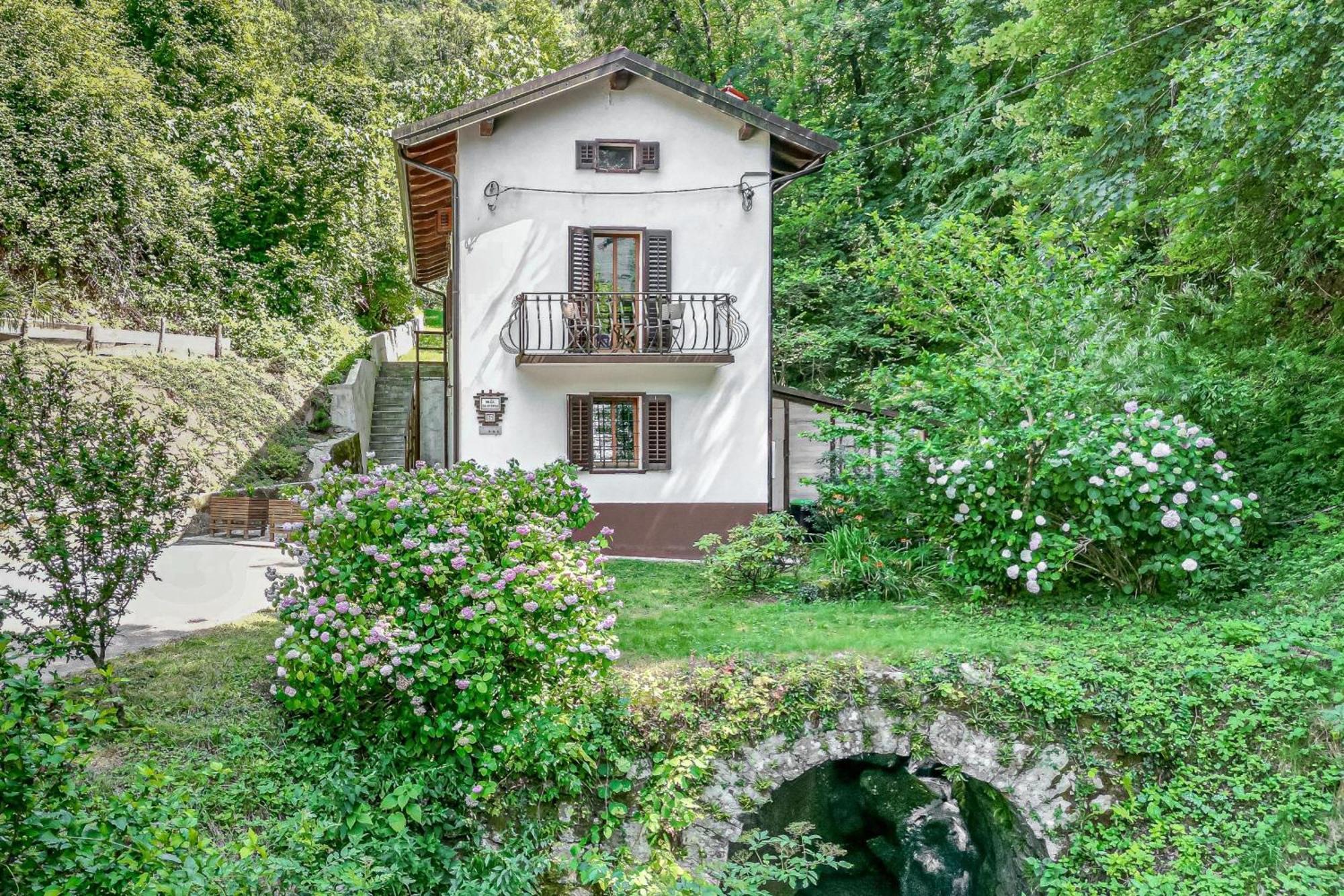 House By The Stream - Happy Rentals Avce ภายนอก รูปภาพ