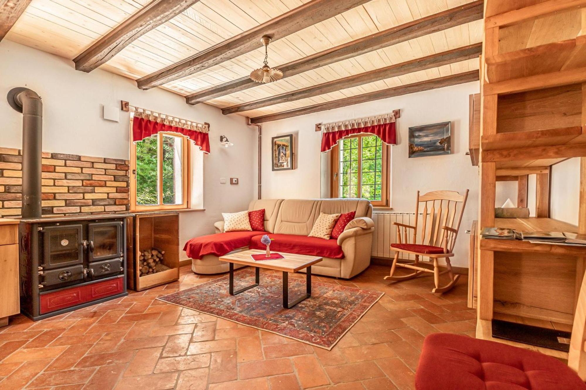 House By The Stream - Happy Rentals Avce ภายนอก รูปภาพ